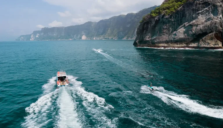 Yact in Nusa Penida-Yacht-Ecursion-Bali-img